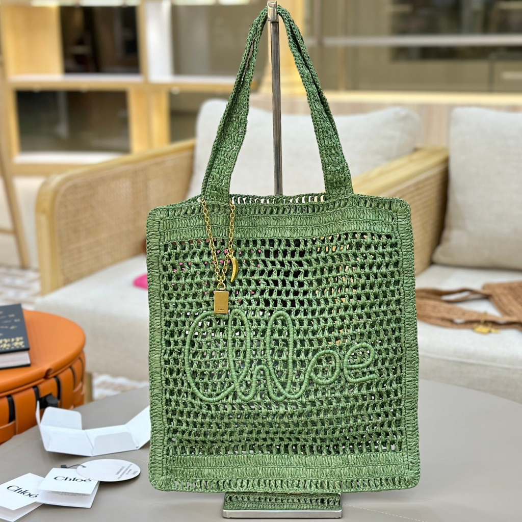 CHLOÉ SOMMER-BANANENTASCHE AUS RAFFIA