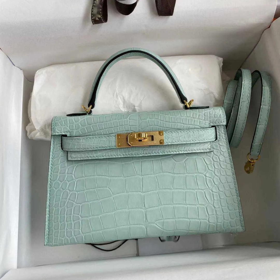 HERMÈS KELLY 28 – MATTES ALLIGATORLEDER VERT D’EAU (UMGEKEHRTE NÄHTE)