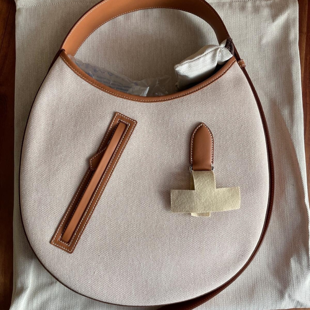 KLEINE SATTELTASCHE AUS STOFF UND LEDER VON HERMÈS