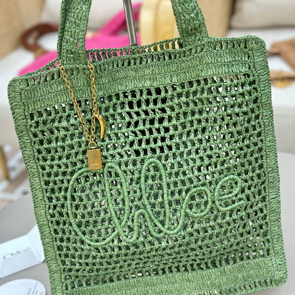 CHLOÉ SOMMER-BANANENTASCHE AUS RAFFIA