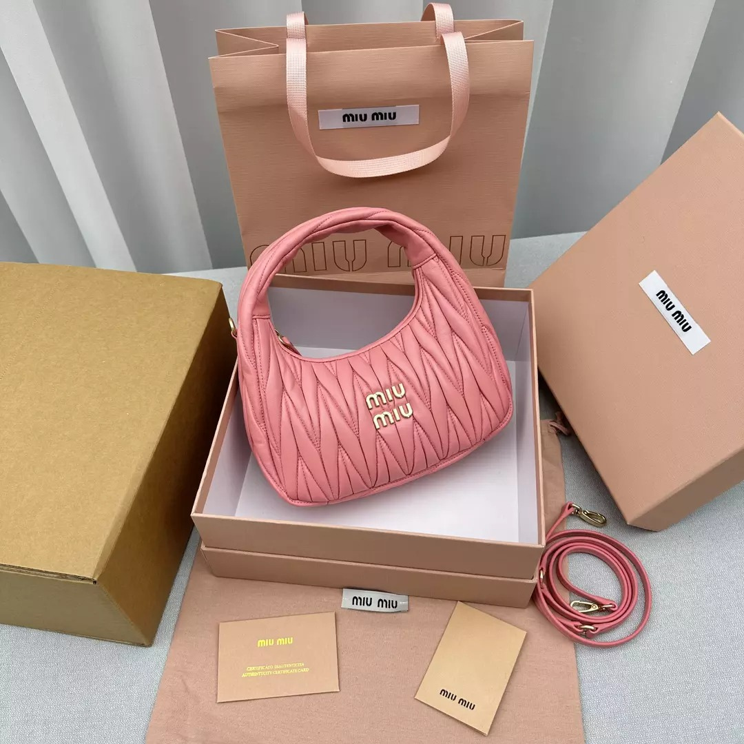 MIU MIU WANDER SCHULTERTASCHE AUS MATELASSÉ NAPPA LEDER