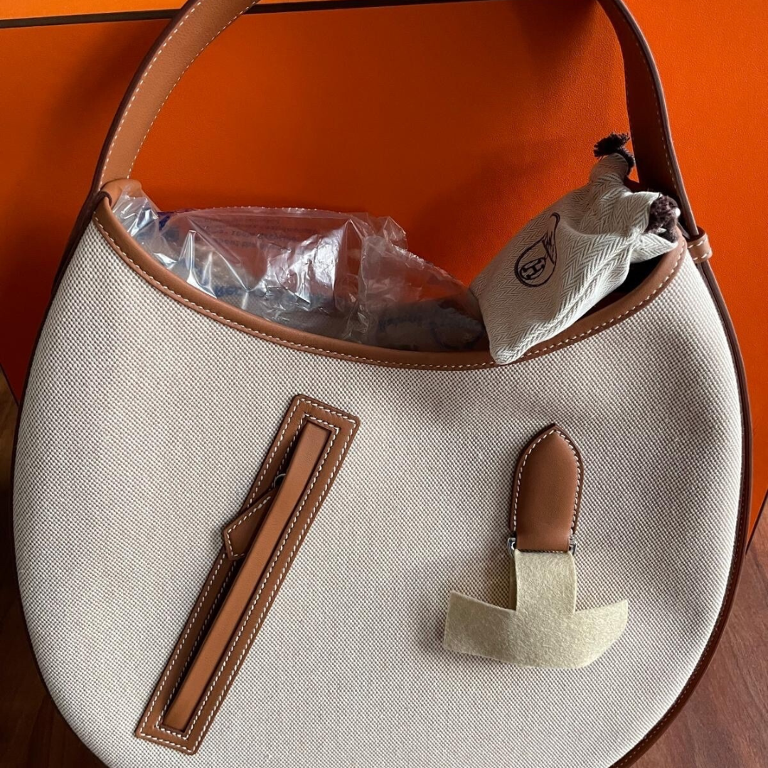 KLEINE SATTELTASCHE AUS STOFF UND LEDER VON HERMÈS