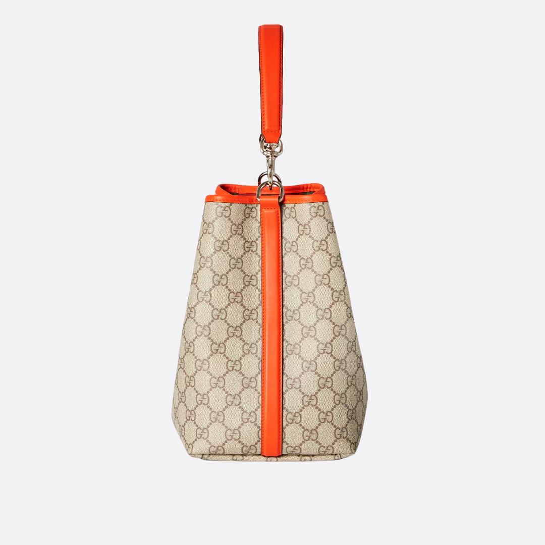 GUCCI – MITTLERE EIMERTASCHE MIT GG-EMBLEM