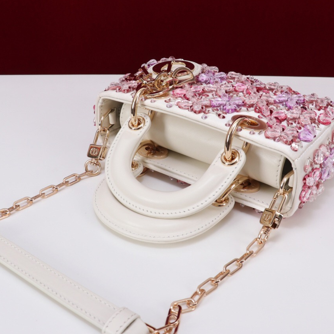 DIOR LADY D-JOY MIKRO TASCHE AUS WEISSEM KALBSLEDER MIT ROSA BLUMENSTICKEREI UND STRASSSTEINEN