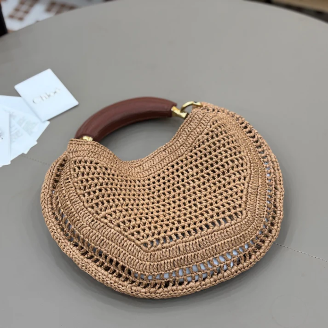 CHLOÉ SOMMER-BANANENTASCHE AUS RAFFIA-BAST