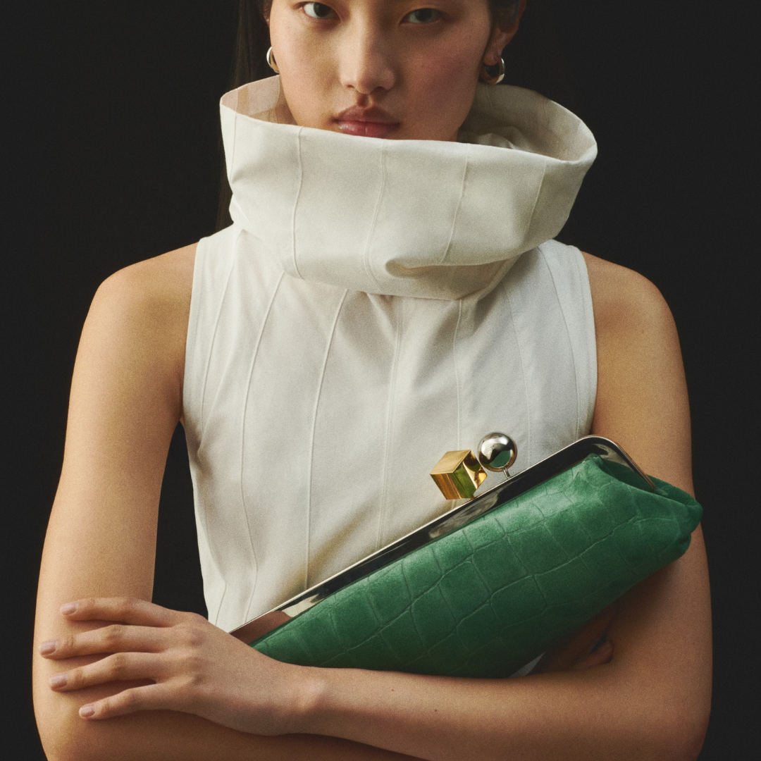 JACQUEMUS LE SALON CLUTCH AUS WILDLEDER MIT KROKO-PRÄGUNG