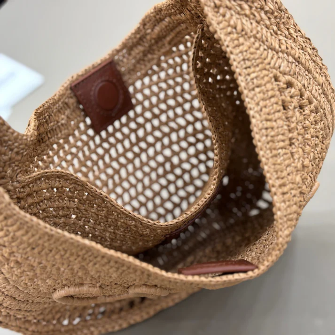 CHLOÉ SOMMER-BANANENTASCHE AUS RAFFIA-BAST