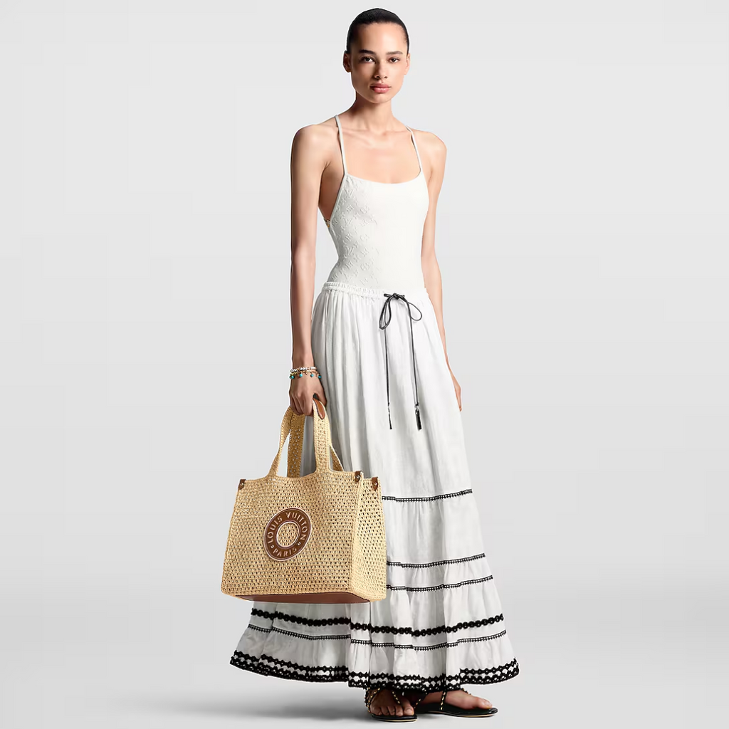 LOUIS VUITTON ONTHEGO MM HANDTASCHE AUS RAFFIA BY THE POOL