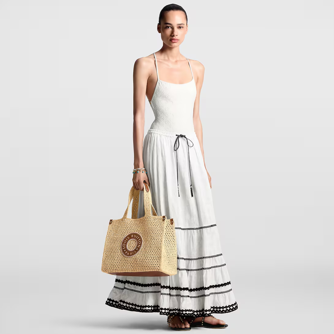 LOUIS VUITTON ONTHEGO MM HANDTASCHE AUS RAFFIA BY THE POOL