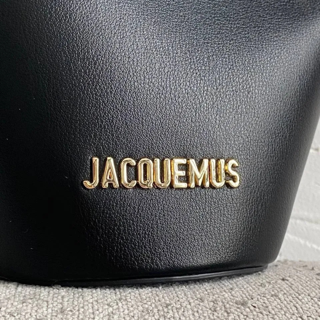 JACQUEMUS LE PETIT BAMBOLA LEDERTASCHE