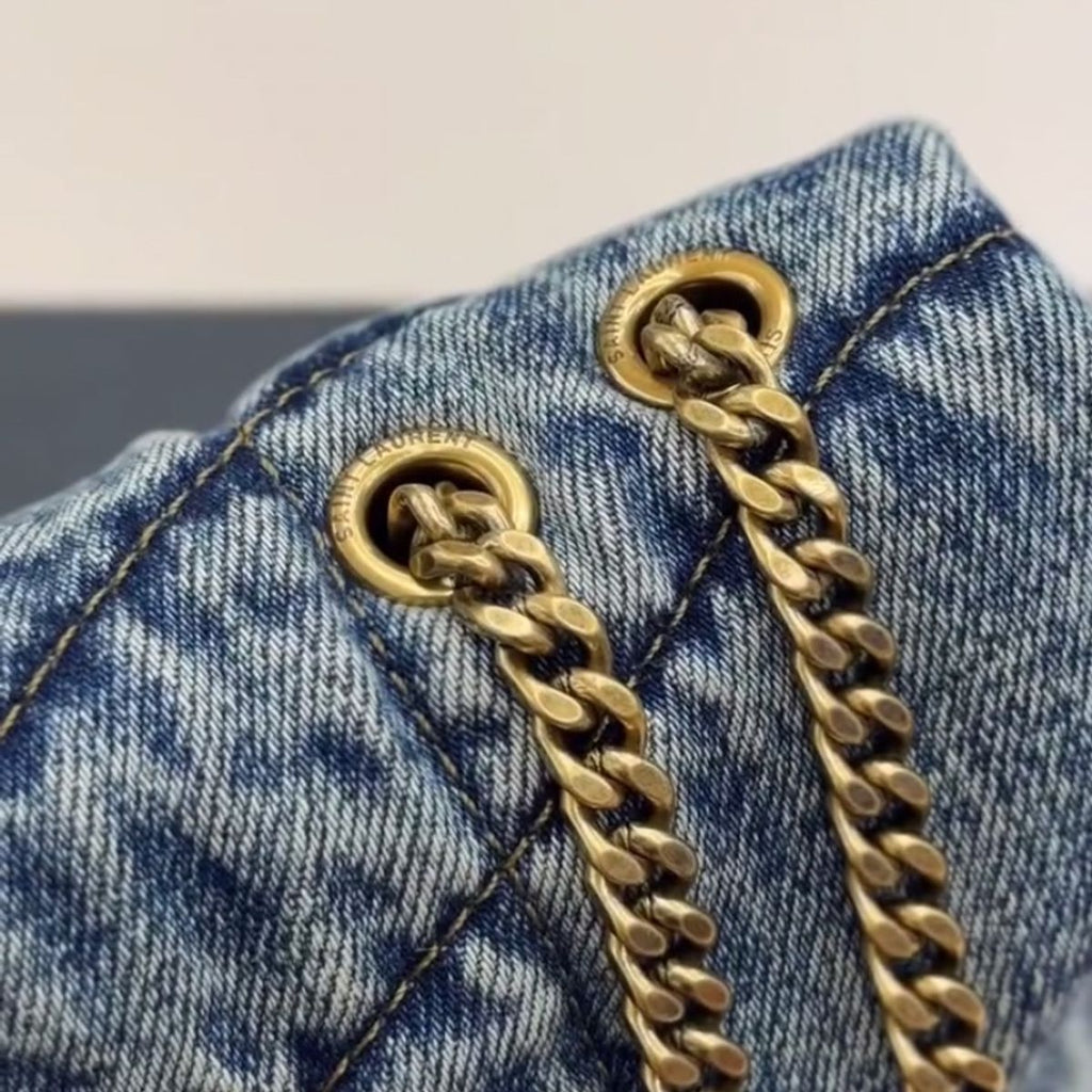 SAINT LAURENT LOULOU PUFFER TASCHE AUS GESTEPPTER VINTAGE-DENIM