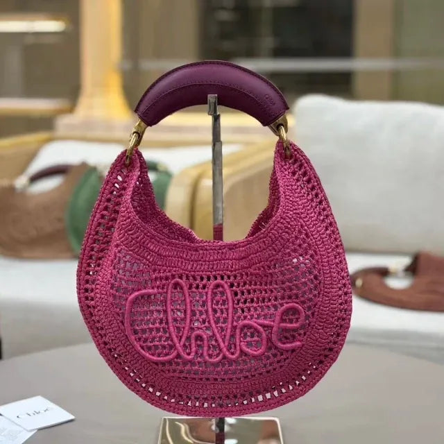 CHLOÉ SOMMER-BANANENTASCHE AUS RAFFIA-BAST