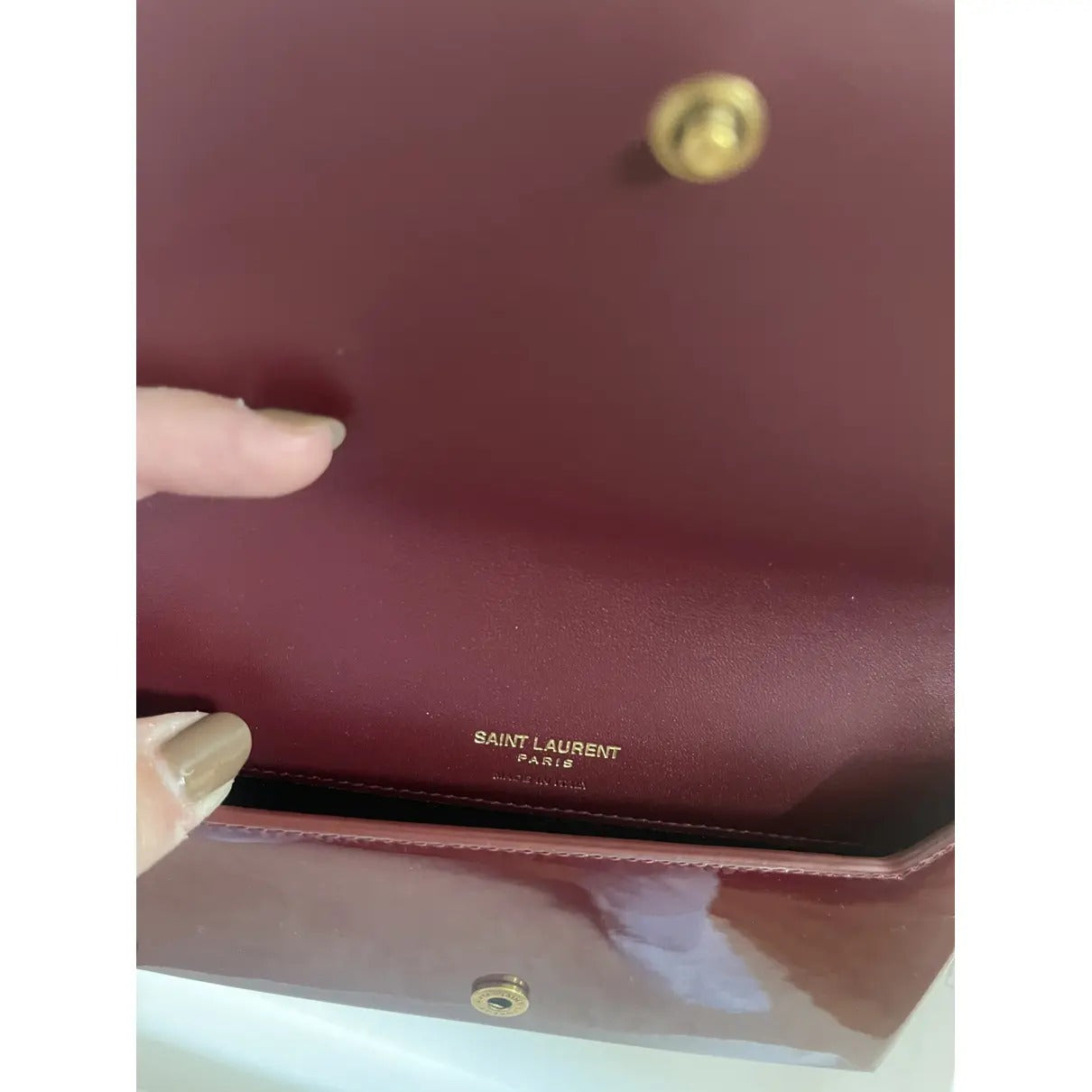 SAINT LAURENT KATE KLEINE SCHULTERTASCHE AUS LACKLEDER