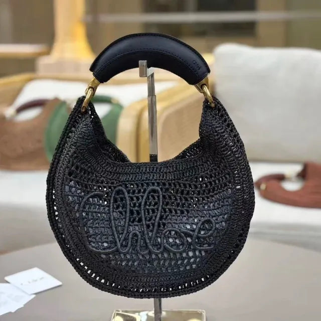 CHLOÉ SOMMER-BANANENTASCHE AUS RAFFIA-BAST