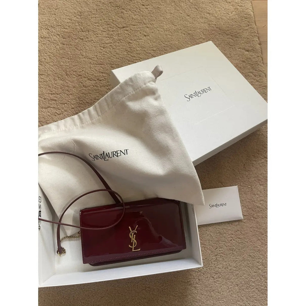SAINT LAURENT KATE KLEINE SCHULTERTASCHE AUS LACKLEDER