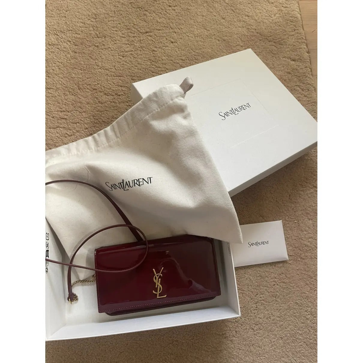 SAINT LAURENT KATE KLEINE SCHULTERTASCHE AUS LACKLEDER