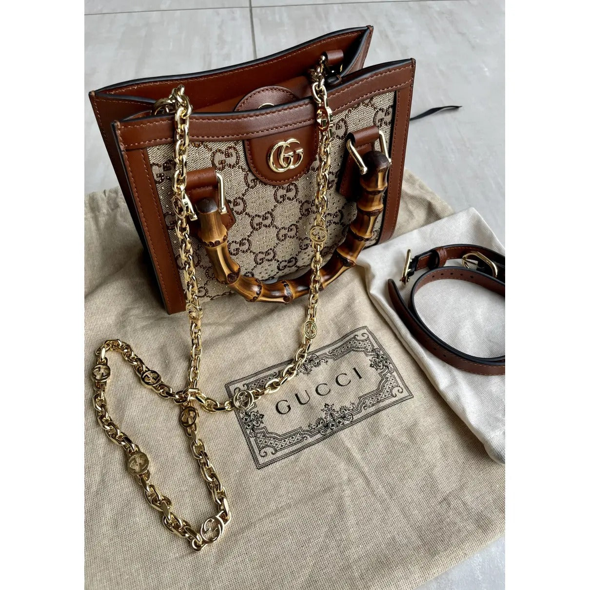 GUCCI DIANA SMALL TASCHE MIT KRISTALLEN