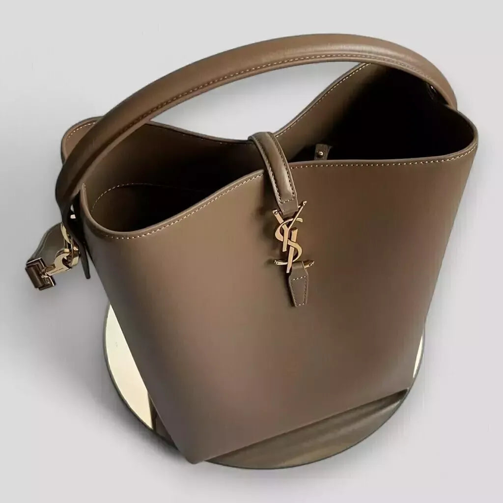 SAINT LAURENT LE 37 BEUTELTASCHE AUS GLÄNZENDEM LEDER