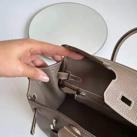 HERMÈS BIRKIN 25 HSS TASCHE IN CRAIE / GRIS TOURTERELLE AUS TOGO LEDER