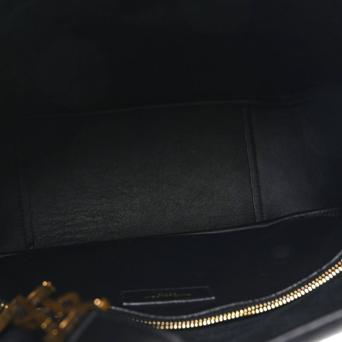 YVES SAINT LAURENT KLEINE HANDTASCHE AUS GENARBTEM LEDER