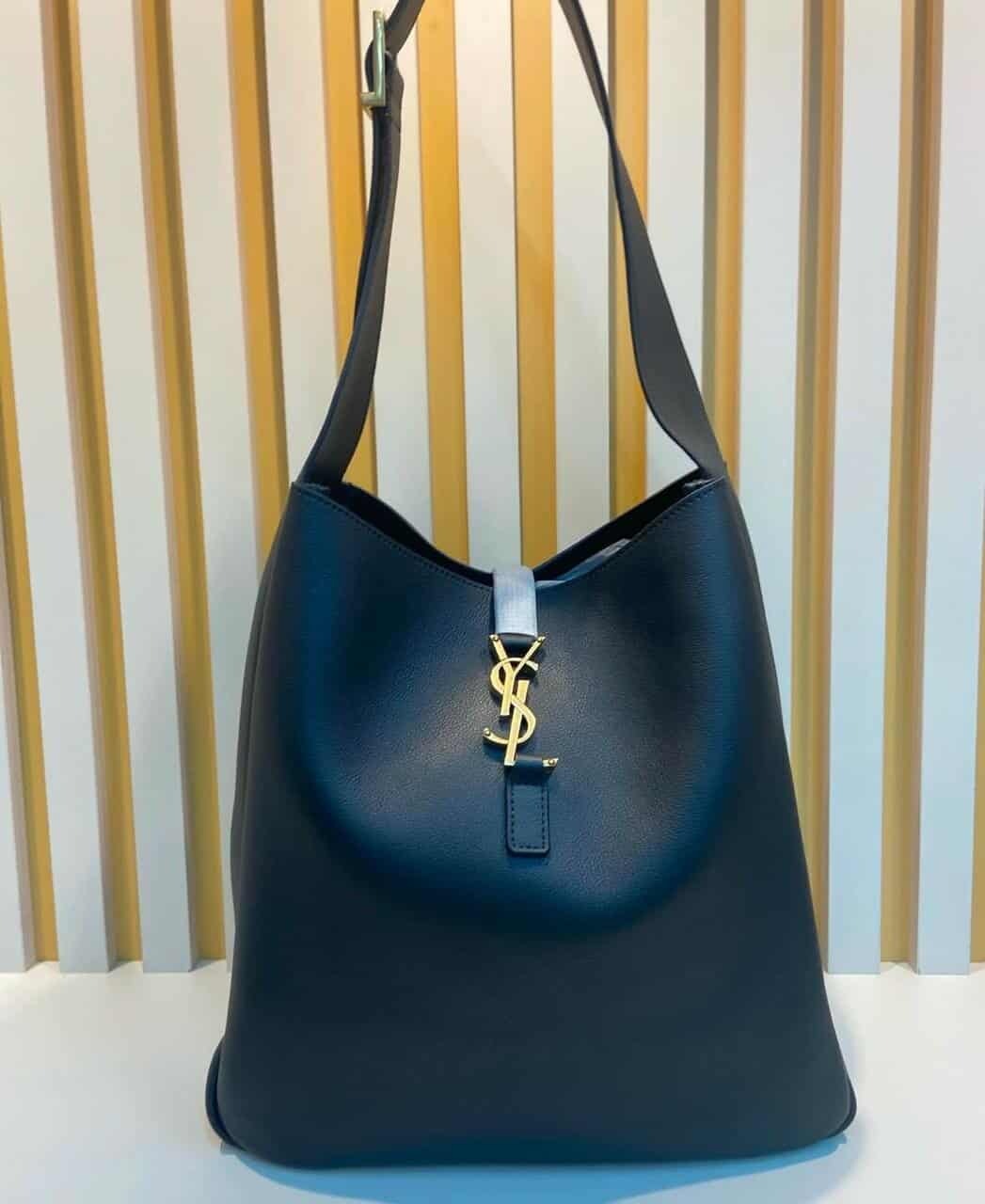 YVES SAINT LAURENT KLEINE HANDTASCHE AUS GENARBTEM LEDER