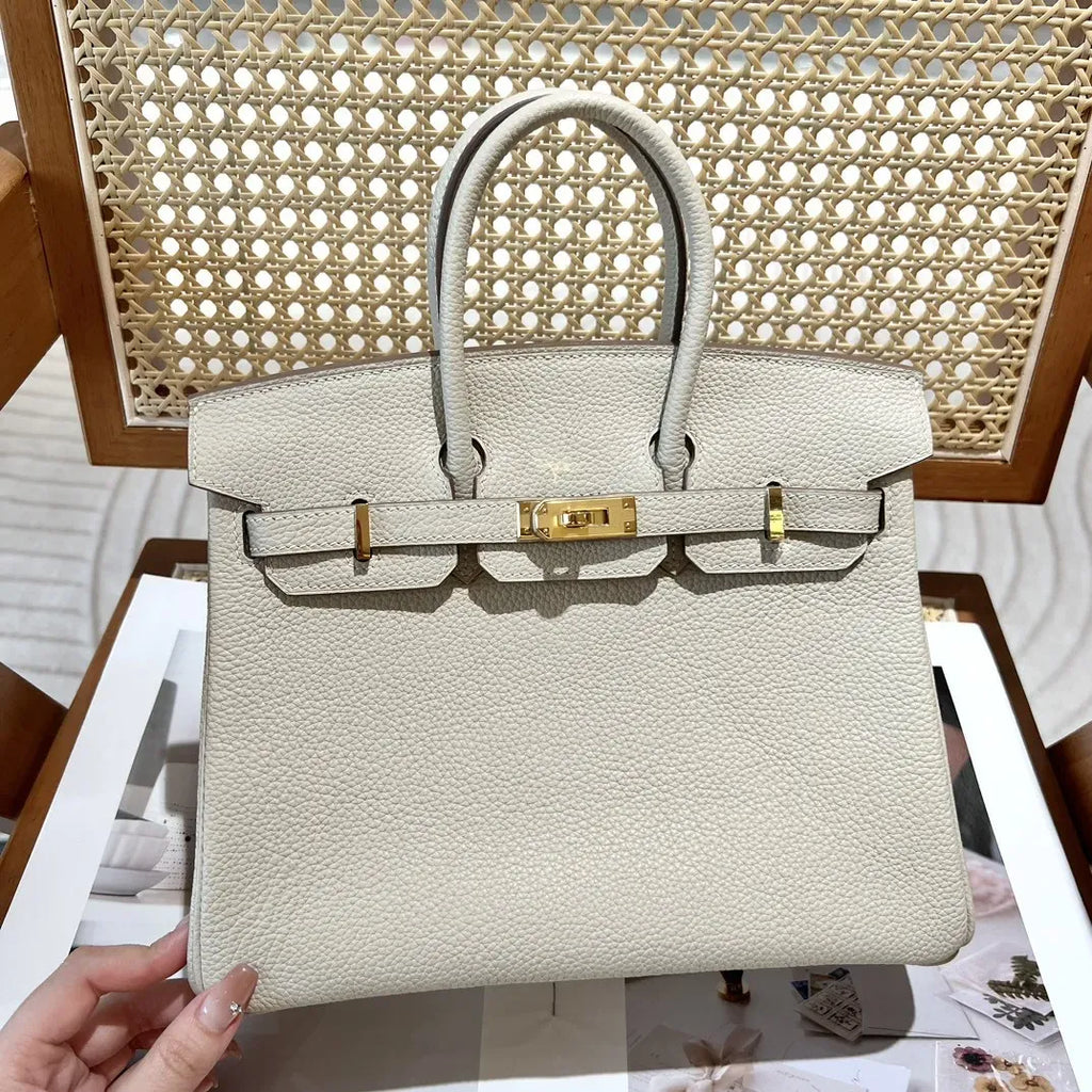 HERMÈS BIRKIN 25 HSS TASCHE IN CRAIE / GRIS TOURTERELLE AUS TOGO LEDER
