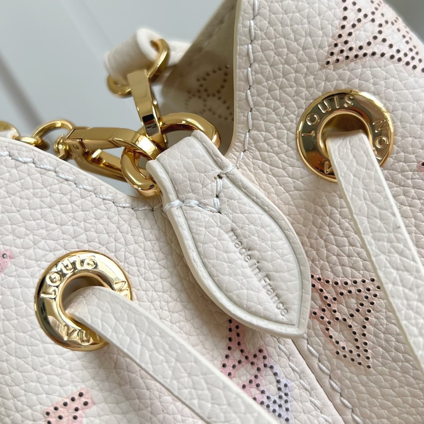 LOUIS VUITTON BELLA MAHINA HANDTASCHE
